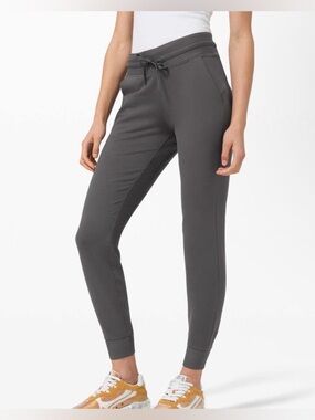 Lululemon Ready to Fleece Jogger black size‎ 6 athleisure cozy exercise comfort
